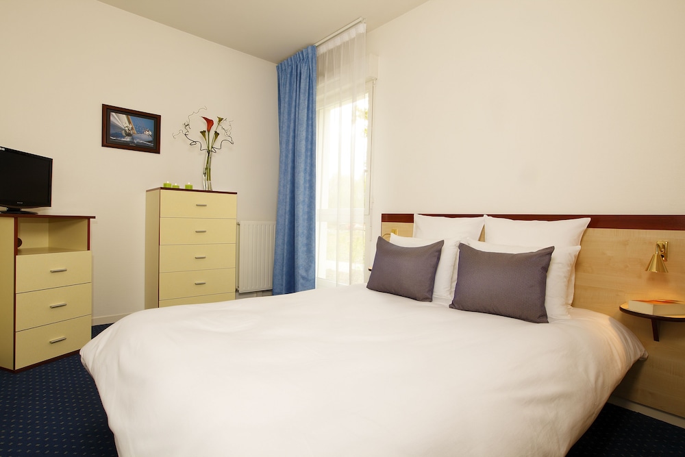 2 BEDROOMS, APARTMENT