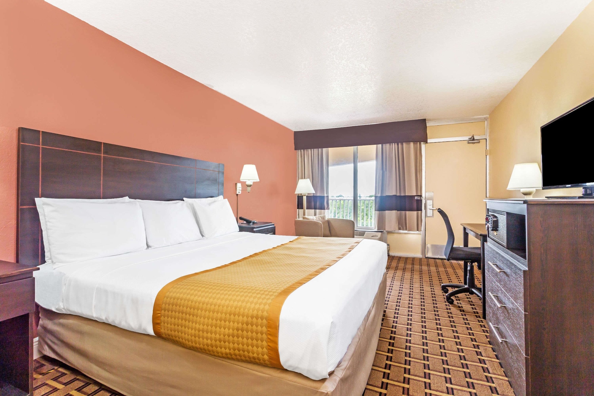 ROOM, KING BED, ACCESSIBLE