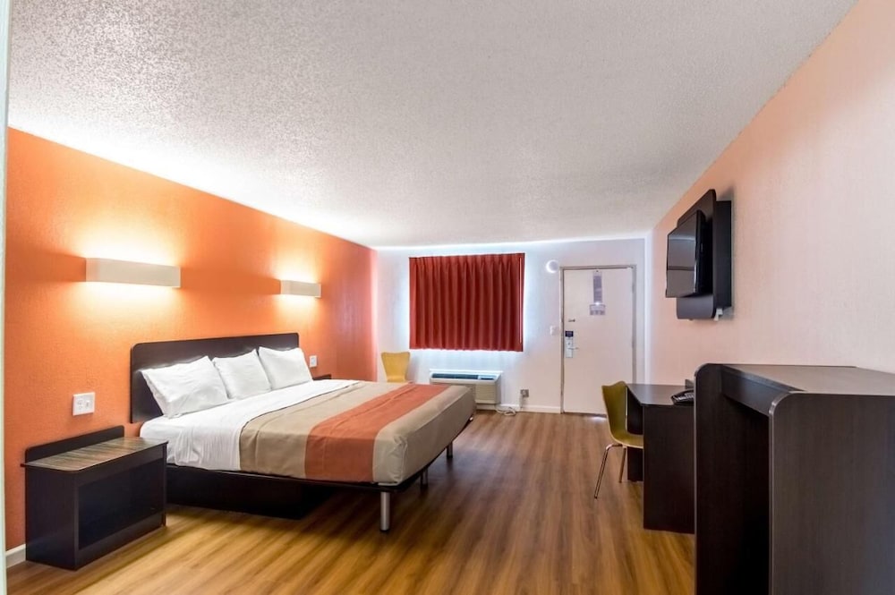 Motel 6 Clinton OK 42/64
