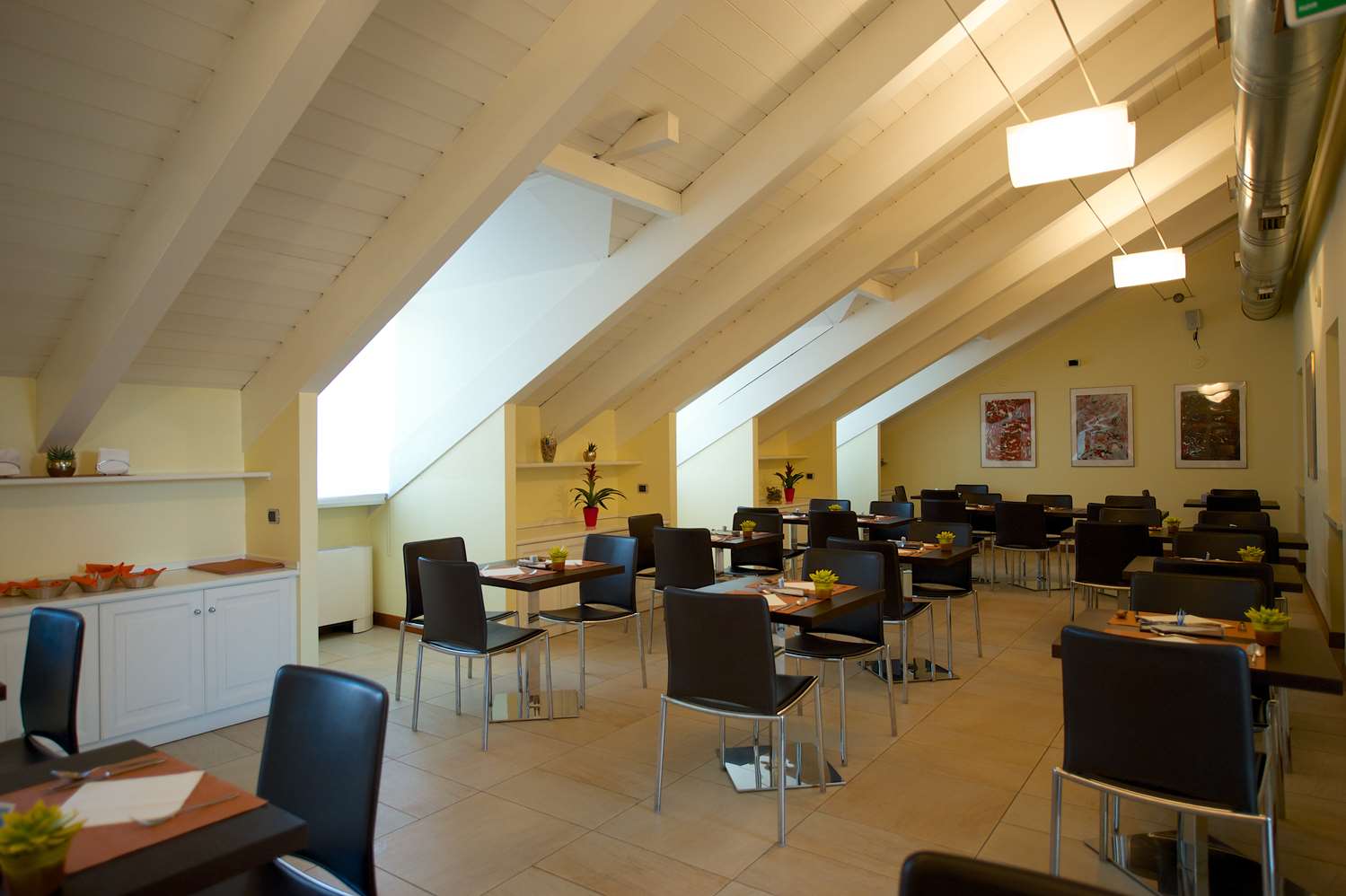 Best Western Crystal Palace Hotel 51/55