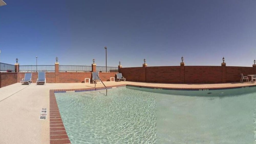 Holiday Inn Express Hotel And Suites Fort Stockton 32/47