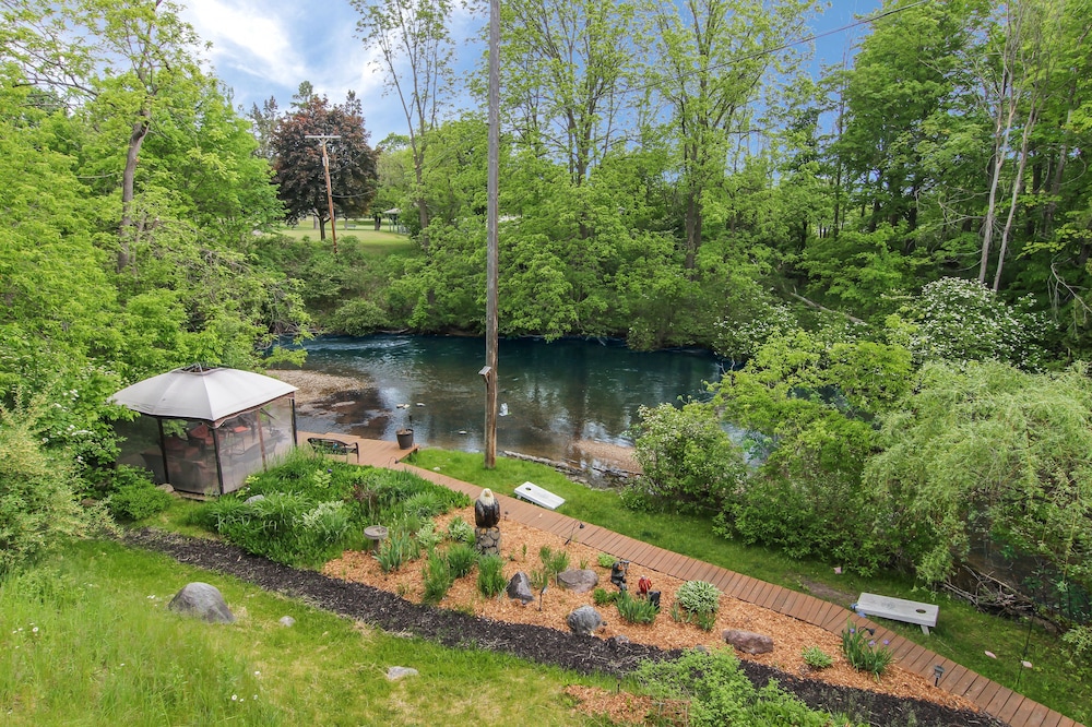 Stone Waters Inn 19/21
