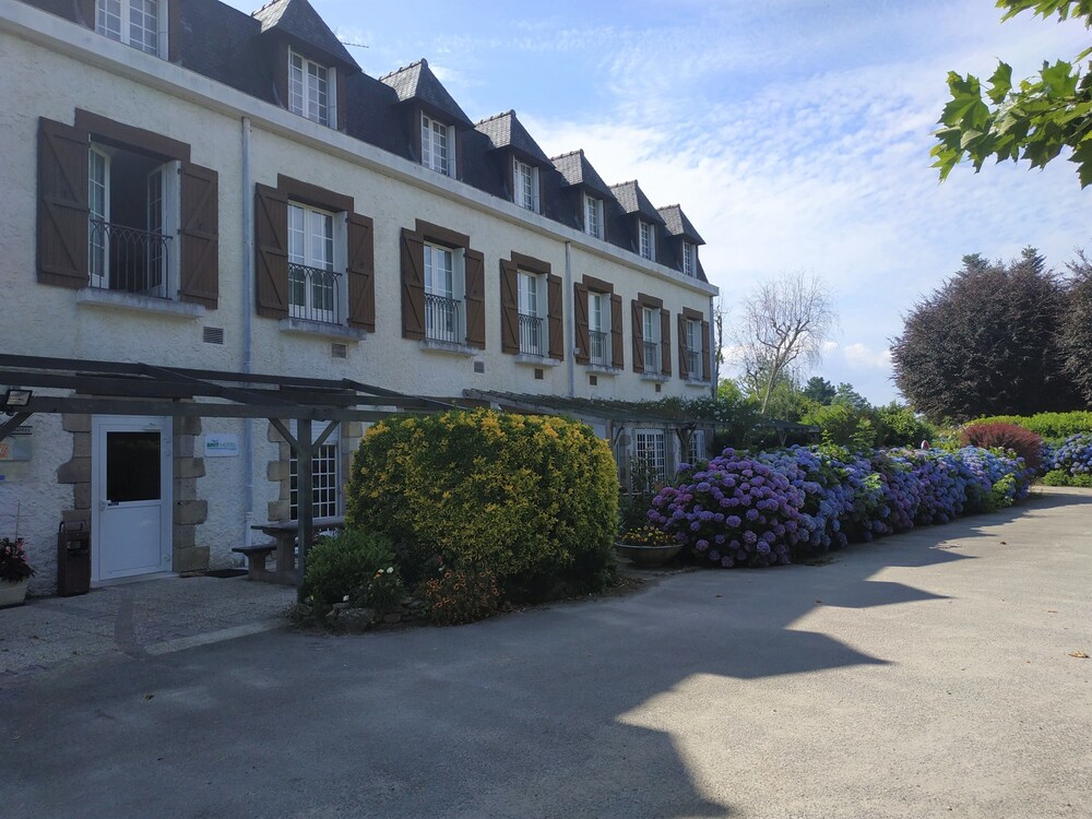 BRIT HOTEL LA CROIX BLANCHE 50/60