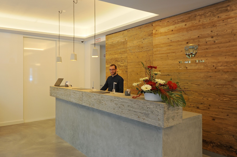 Bayer 89 Vi Vadi Hotel 5/51