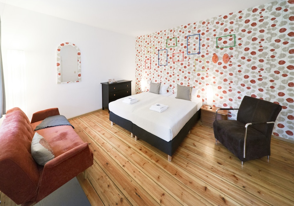 Old Town Hotel 35/72