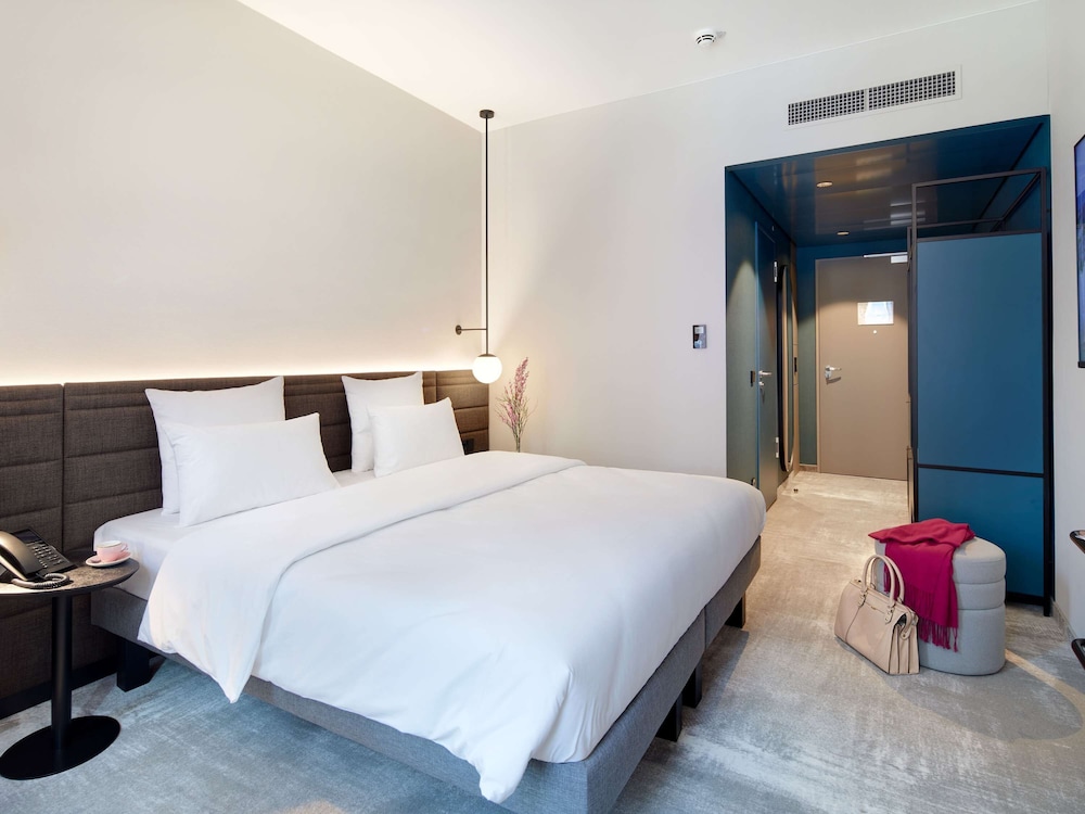 غرفة سوبيريور بسرير مزدوج مع أريكة، Novotel Hamburg Central Station 4/7
