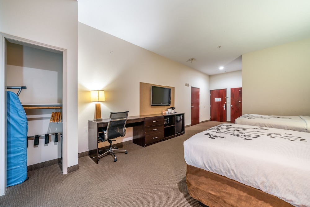 STANDARD, 2 QUEEN BEDS