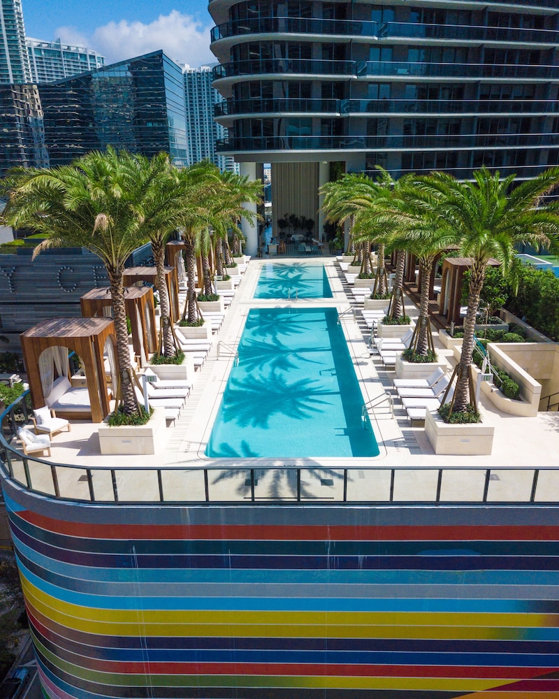 SLS LUX Brickell 54/60