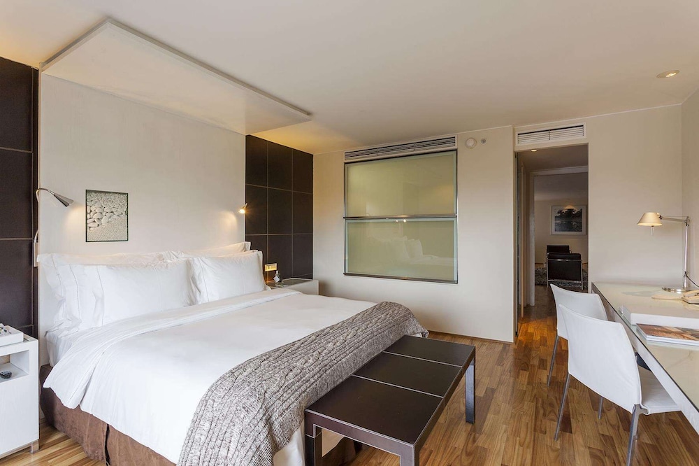 Hotel Unique 9/33