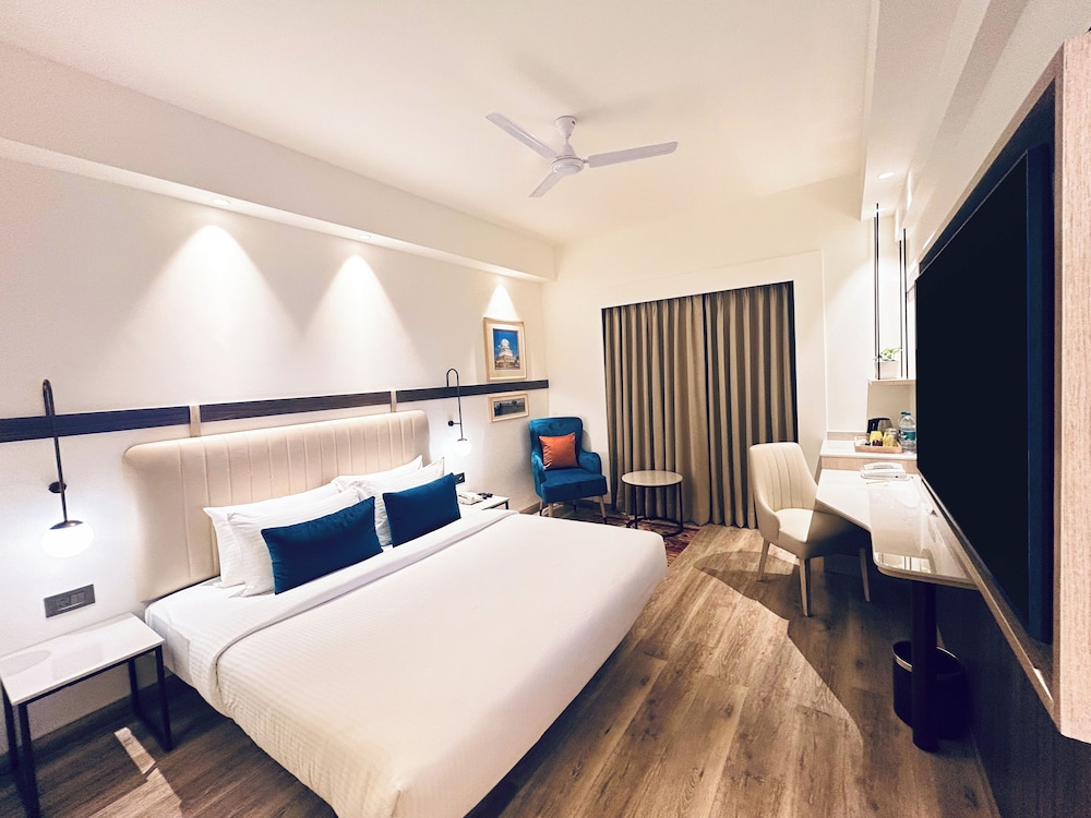 EXECUTIVE, KING BED