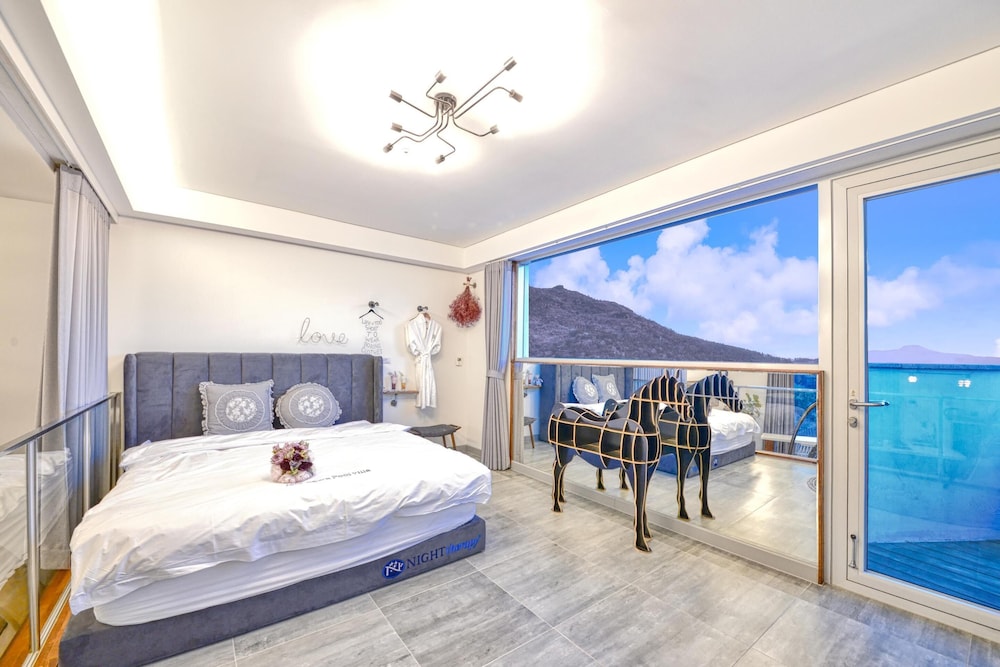Seogwipo Dawa Pool Villa Pension 12/50
