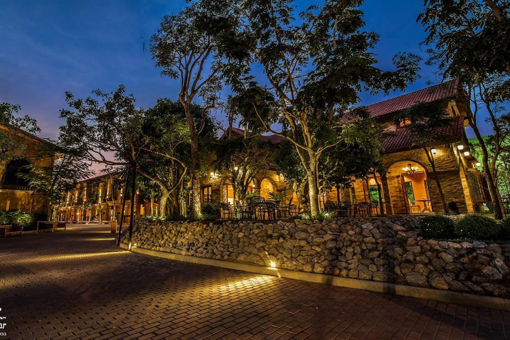 Chateau De Bear Hotel 5/28