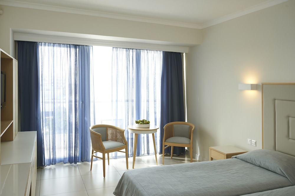 Sunrise Beach Hotel 5/45