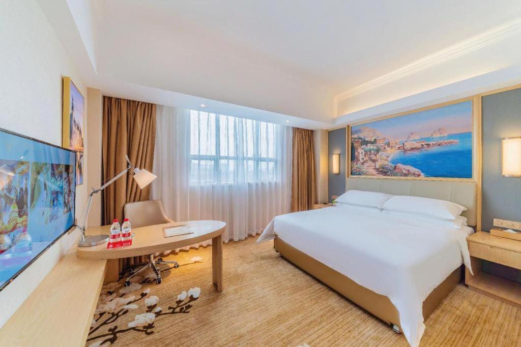 Vienna Hotel (Guangdong Dongguan East Railway Station) 33/62