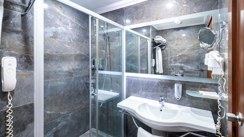 Deluxe, Triple, 3 Beds, Teymur Continental Hotel 9/10