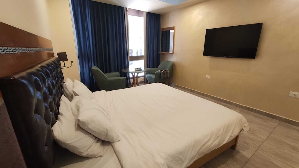 Jewheret Alswefiah Hotel Suites 18/45