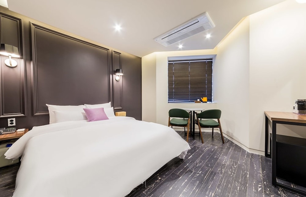 Plain Hotel 13/24