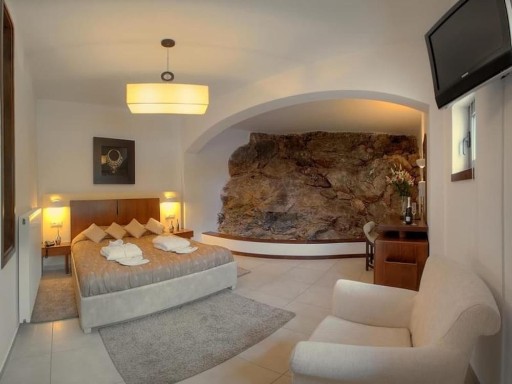 Delina Mountain Spa Resort 64/86