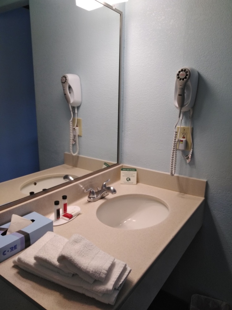 Travelodge By Wyndham Bishop 22/31