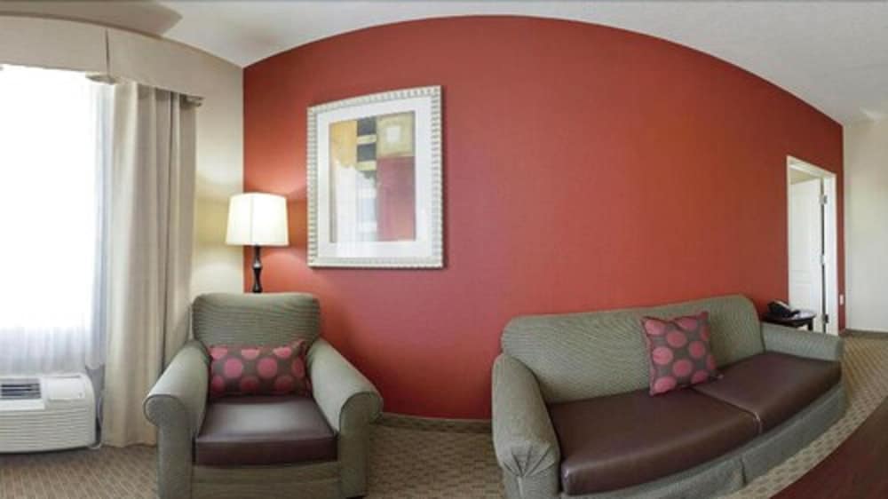 Holiday Inn Express & Suites Crestview South I-10 44/69
