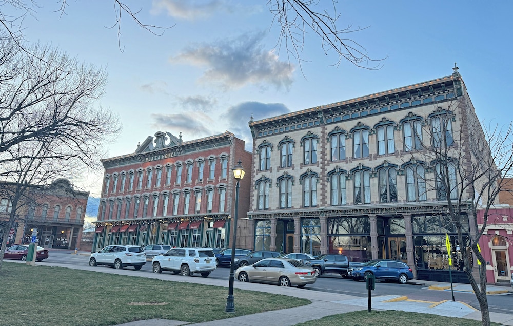 Historic Plaza Hotel 21/22