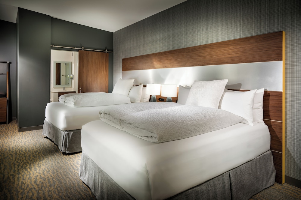 Gaslamp, Junior Suite, 2 Queen Beds, Sofa
