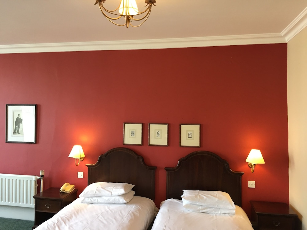 Green Dragon Hotel 27/49