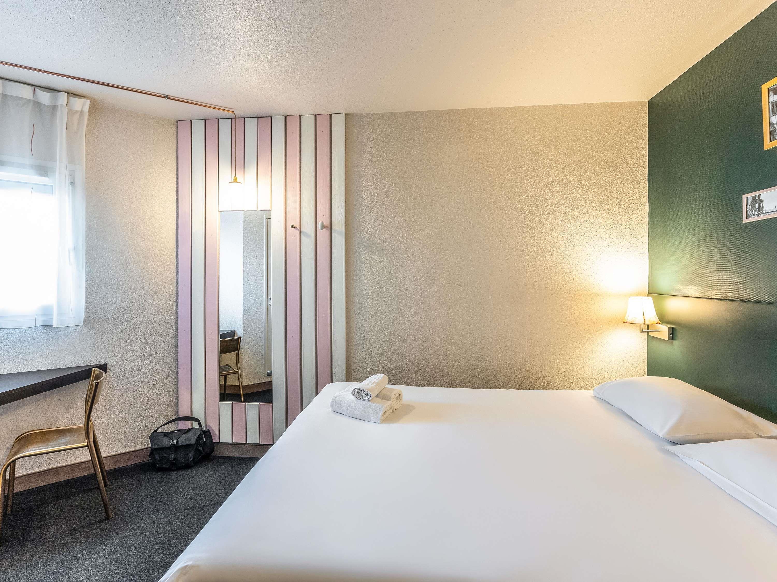 Pop, Double Bed