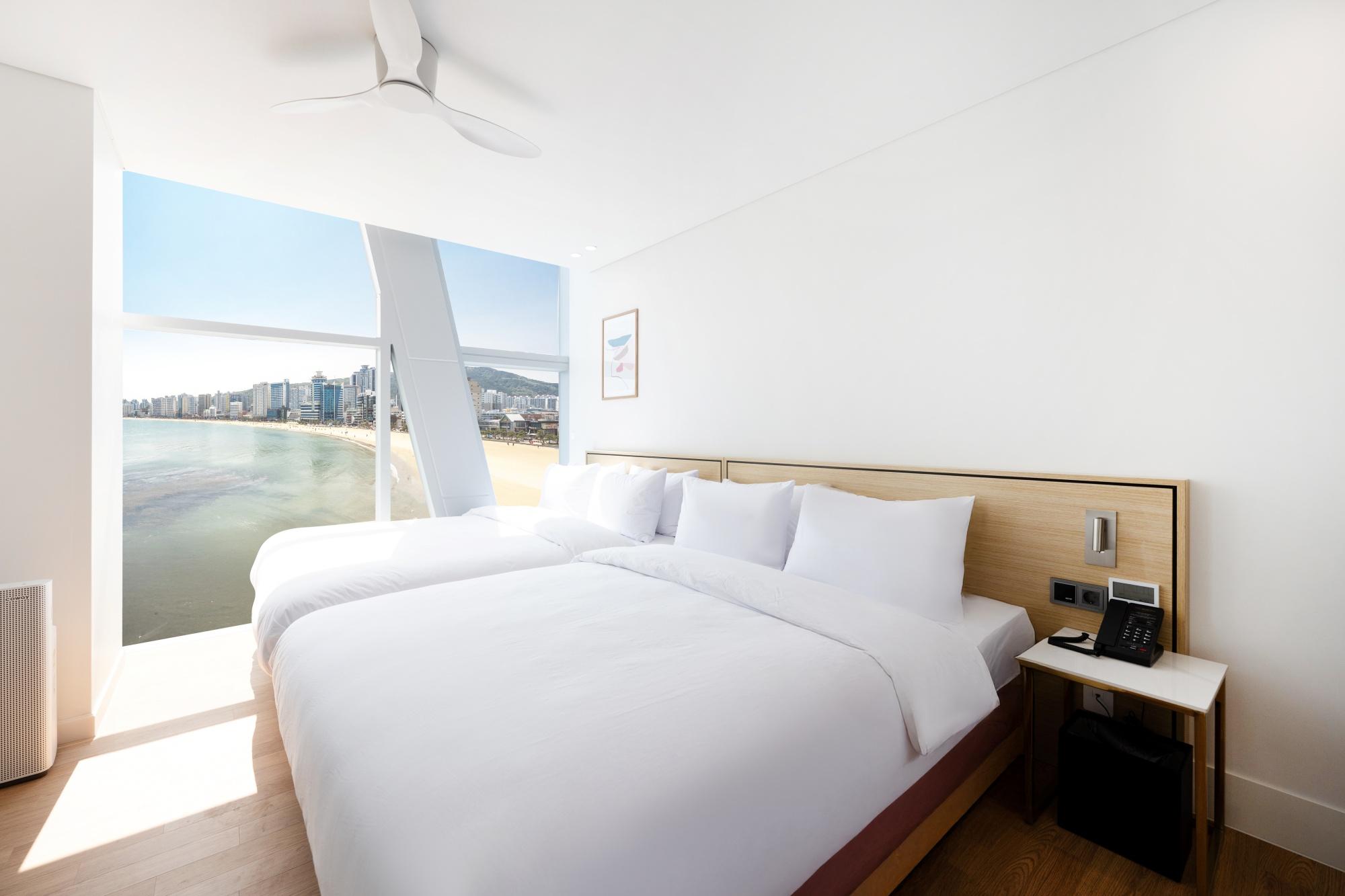 Ocean, Suite, Twin Beds, Bathtub