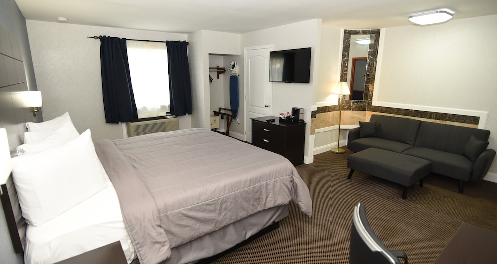 Deluxe, King Bed