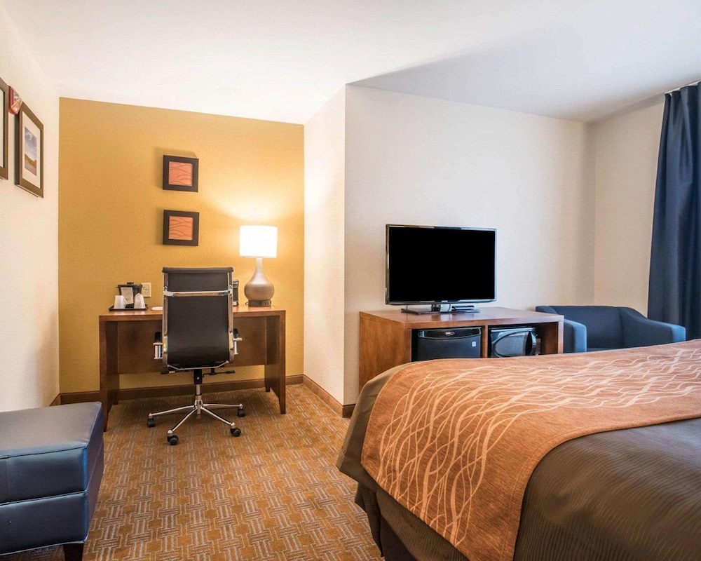 Comfort Inn & Suites Brattleboro I-91 17/47