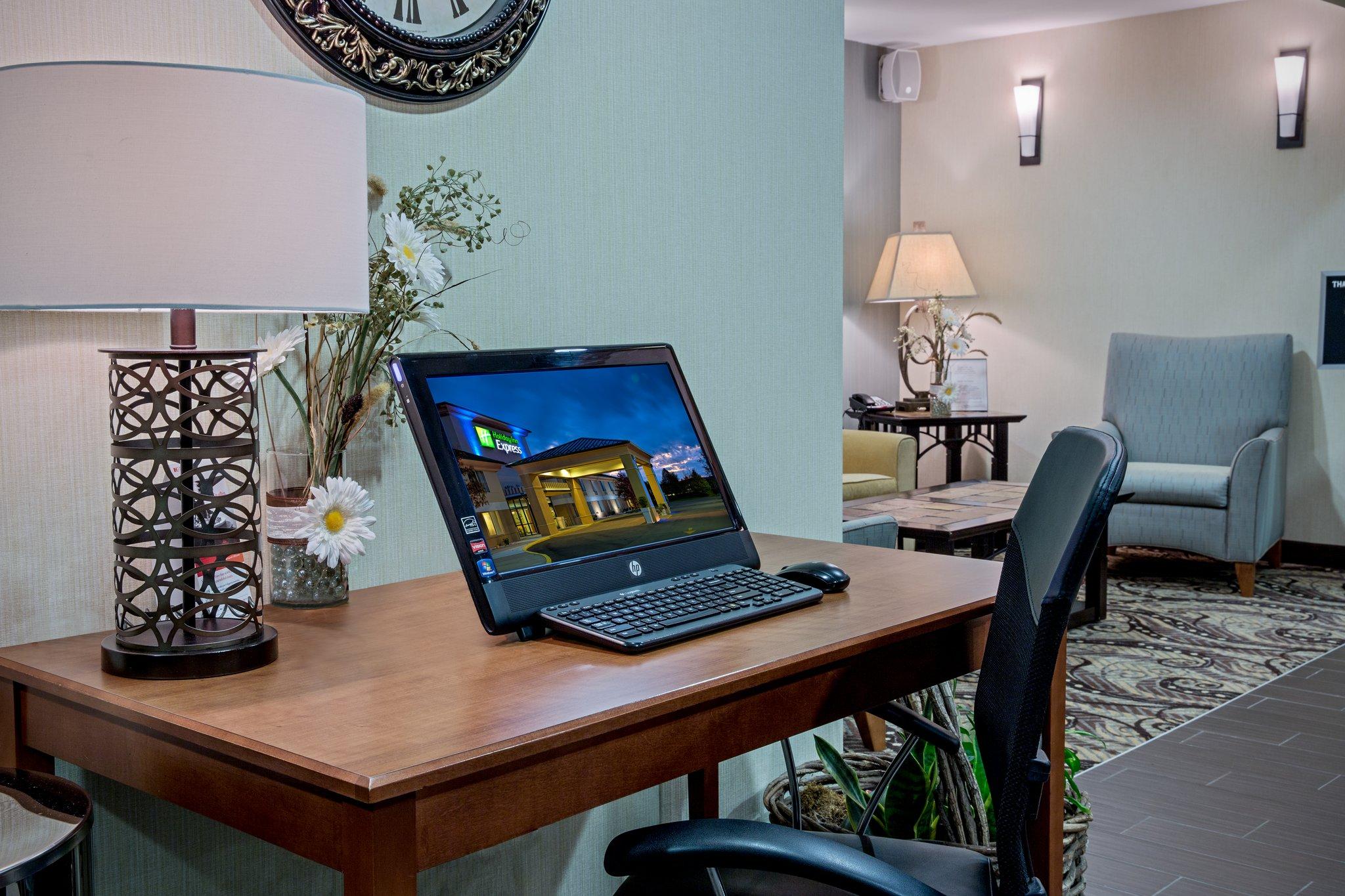 White Pine Lodge Ex Holiday Inn Express Suites Salamanca 33/36