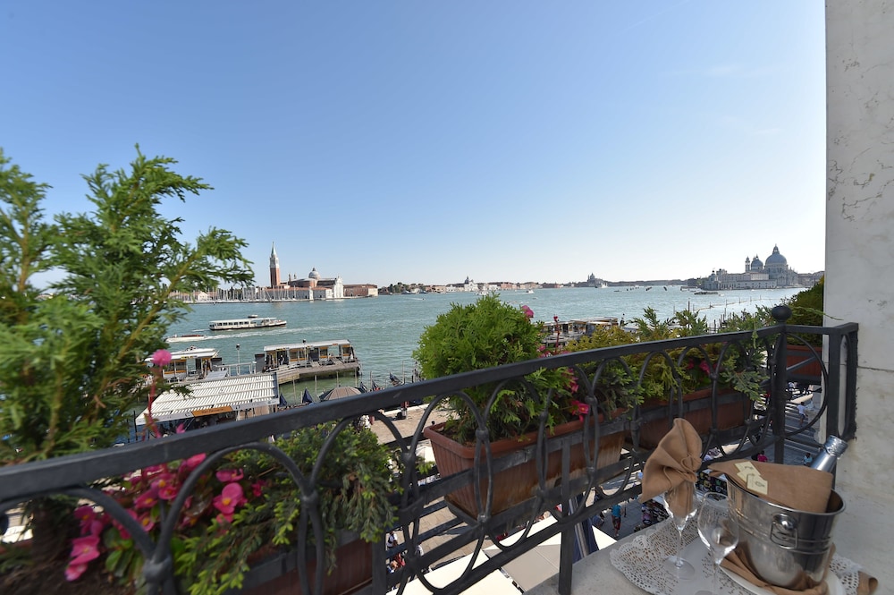 Hotel Savoia e Jolanda, WorldHotels Elite 59/66