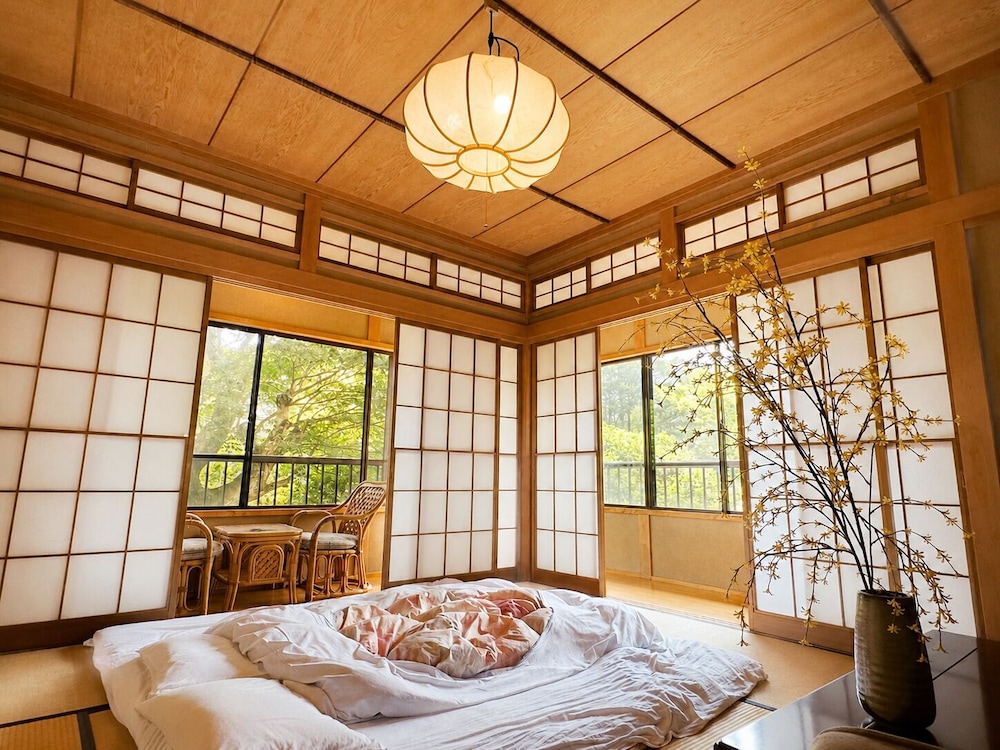 KUMO INN 18/50