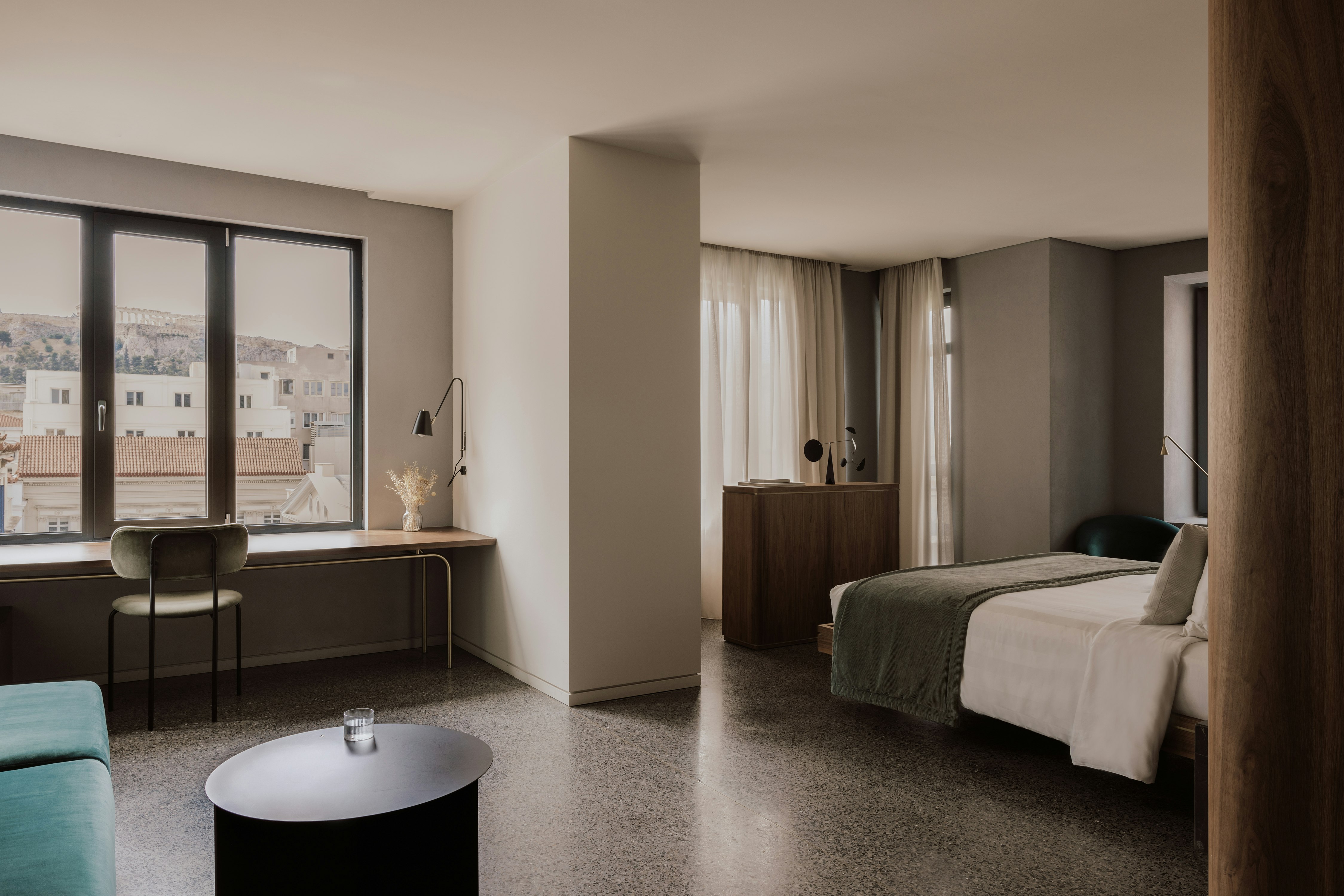 Perianth Hotel 24/61