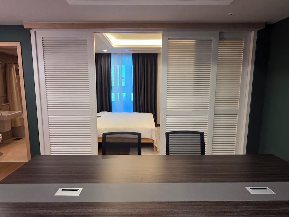 Suite, King Bed