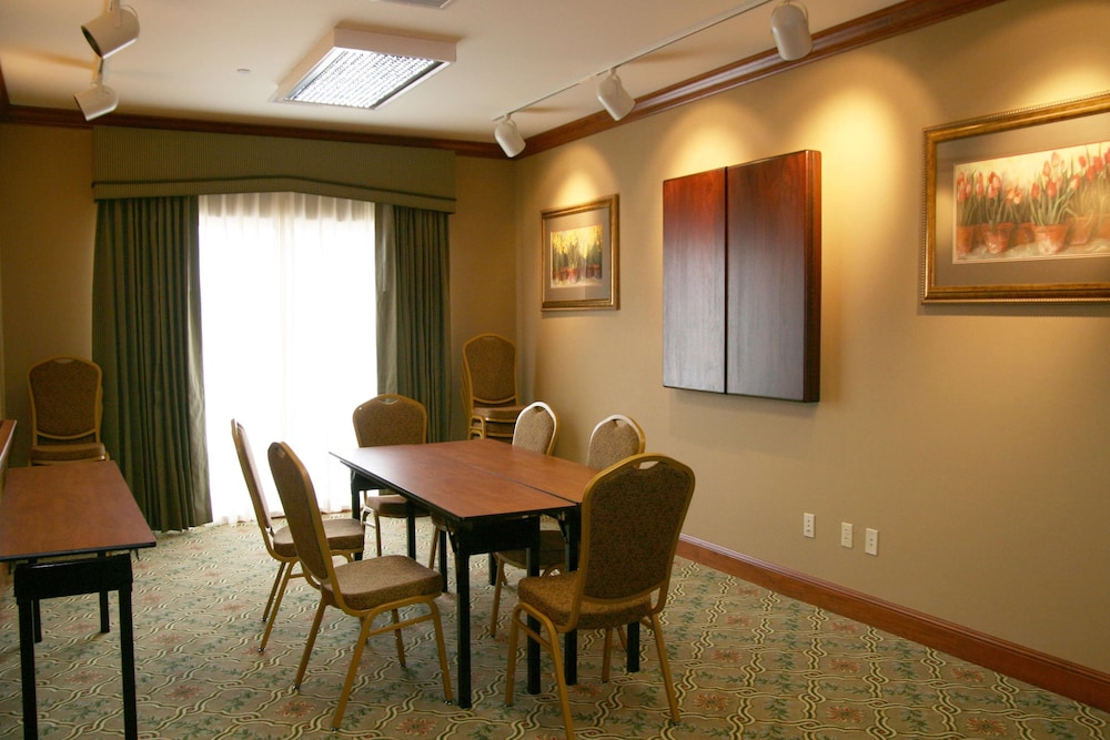 Hampton Inn Mountain Home 25/27