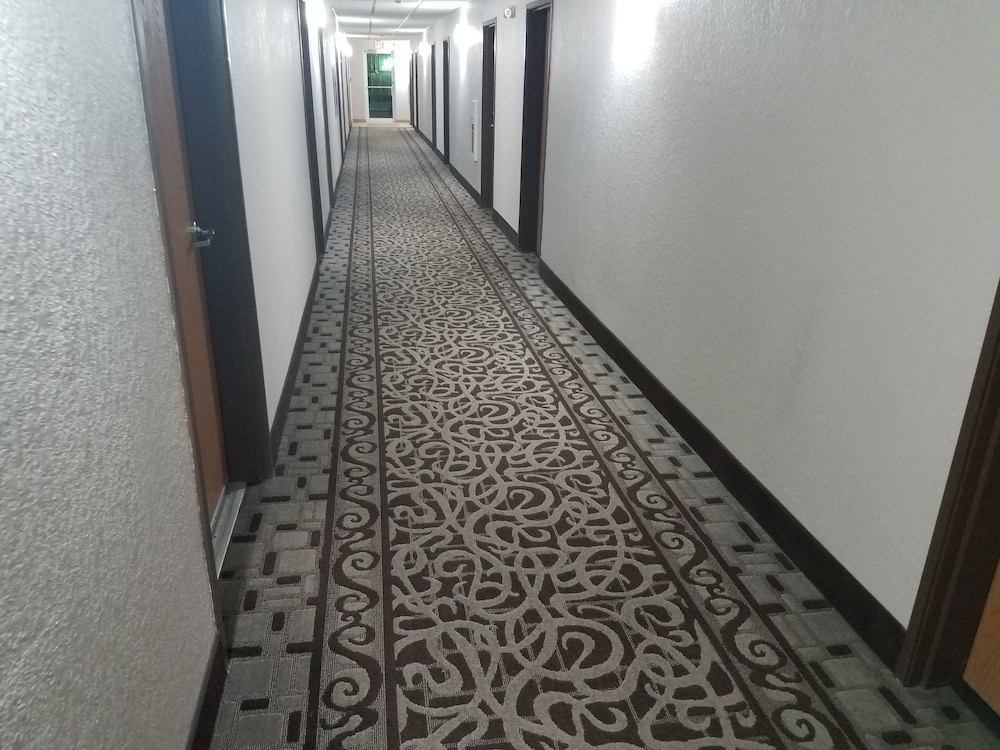 Oak Hill Inn and Suites 3/62