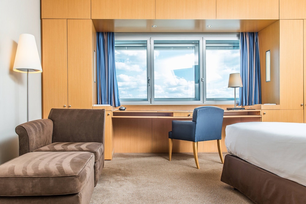 Sheraton Paris Charles de Gaulle Airport Hotel 15/33