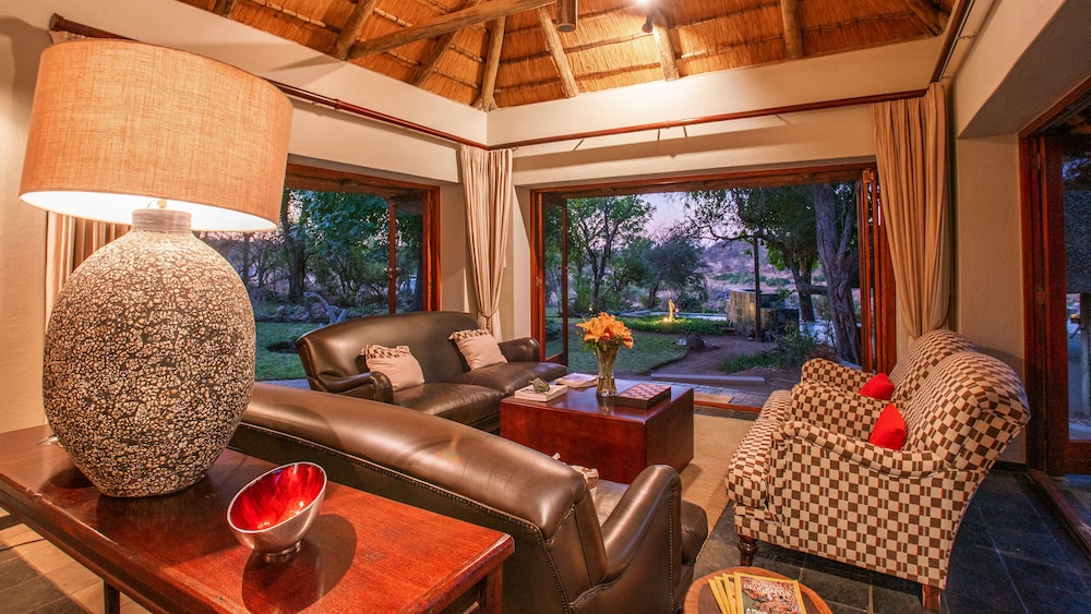 Ivory Wilderness River Rock Lodge 14/24
