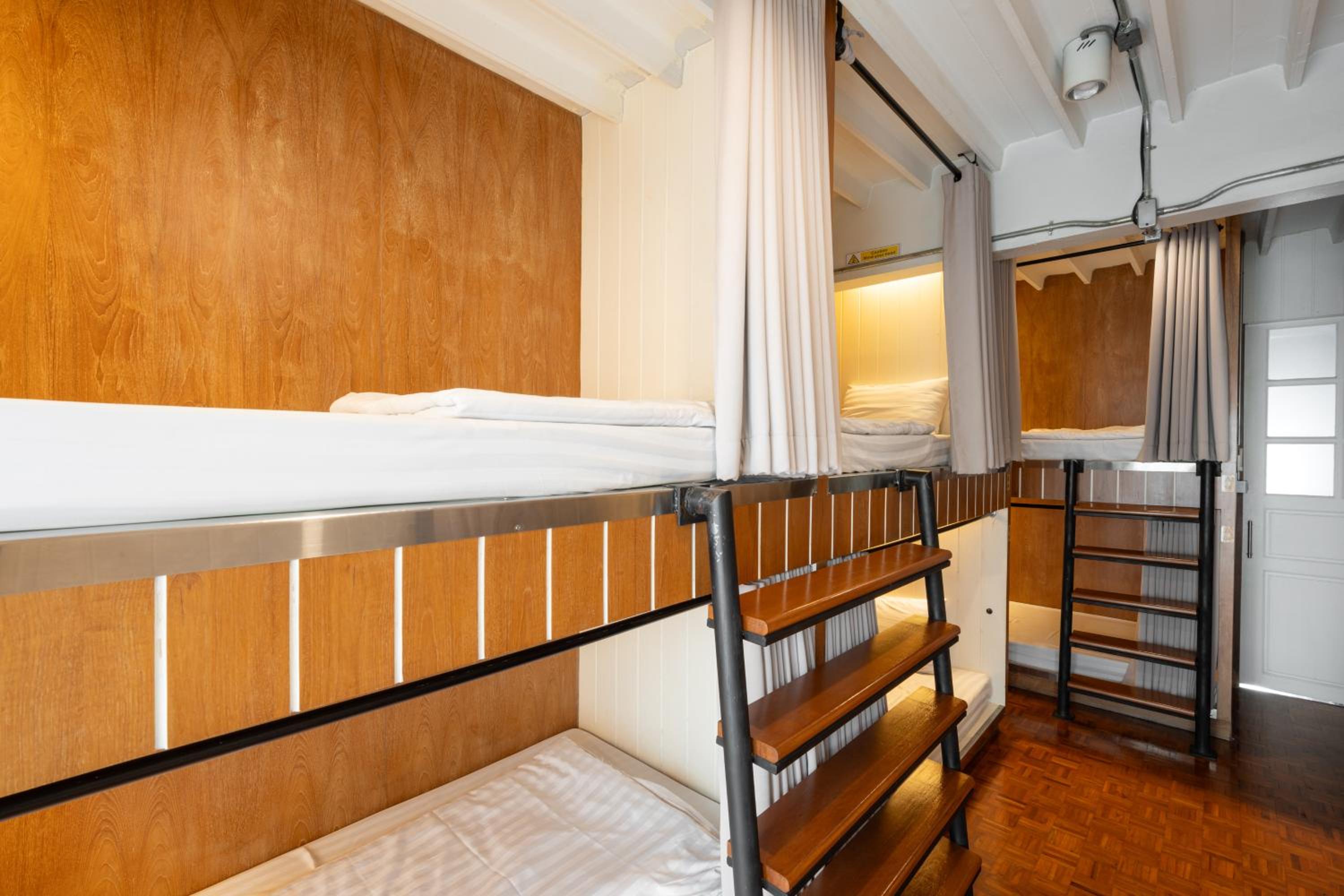 Bed Addict Hostel X Cafe 10/63