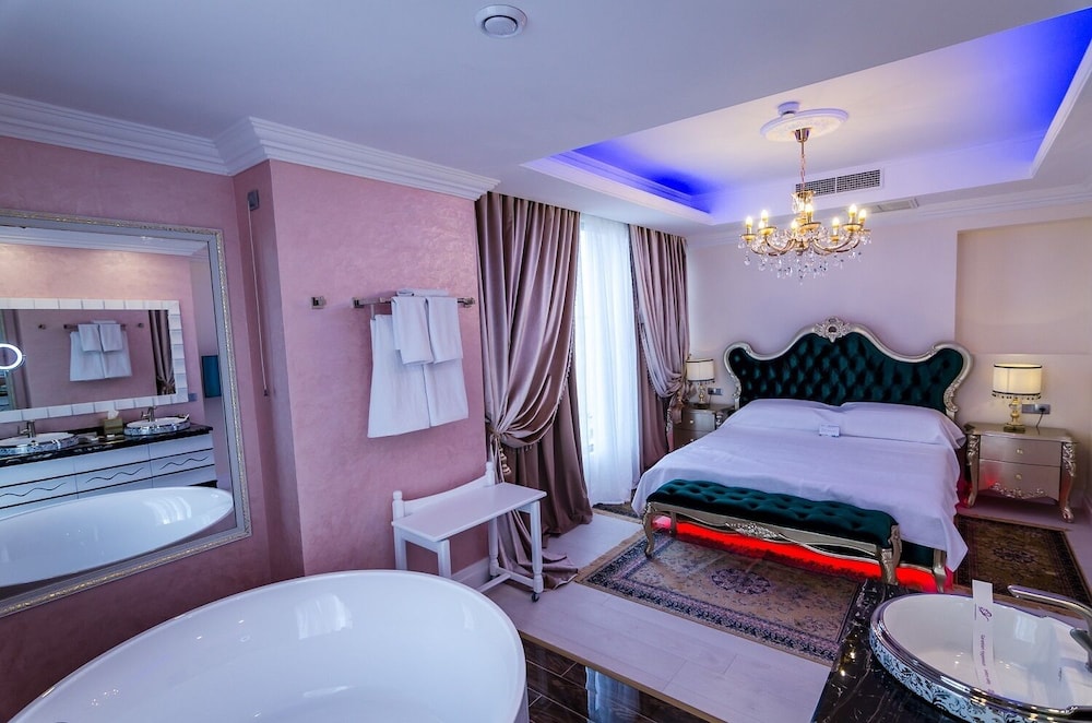 Phoenicia Royal 49/50