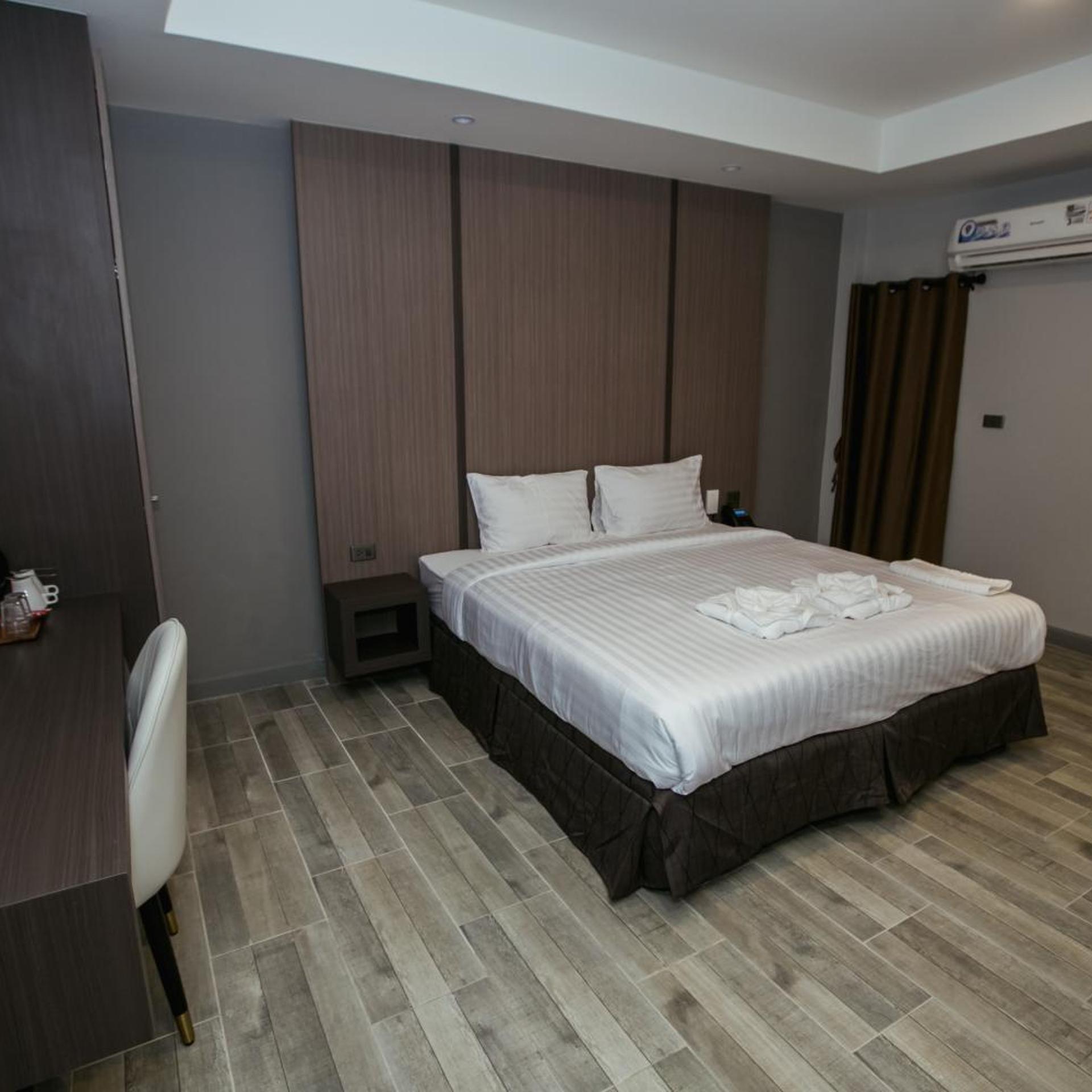 The Bed Hotel 9/50