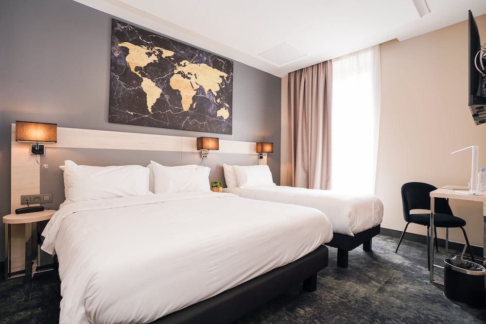 Hotel Univers 11/50