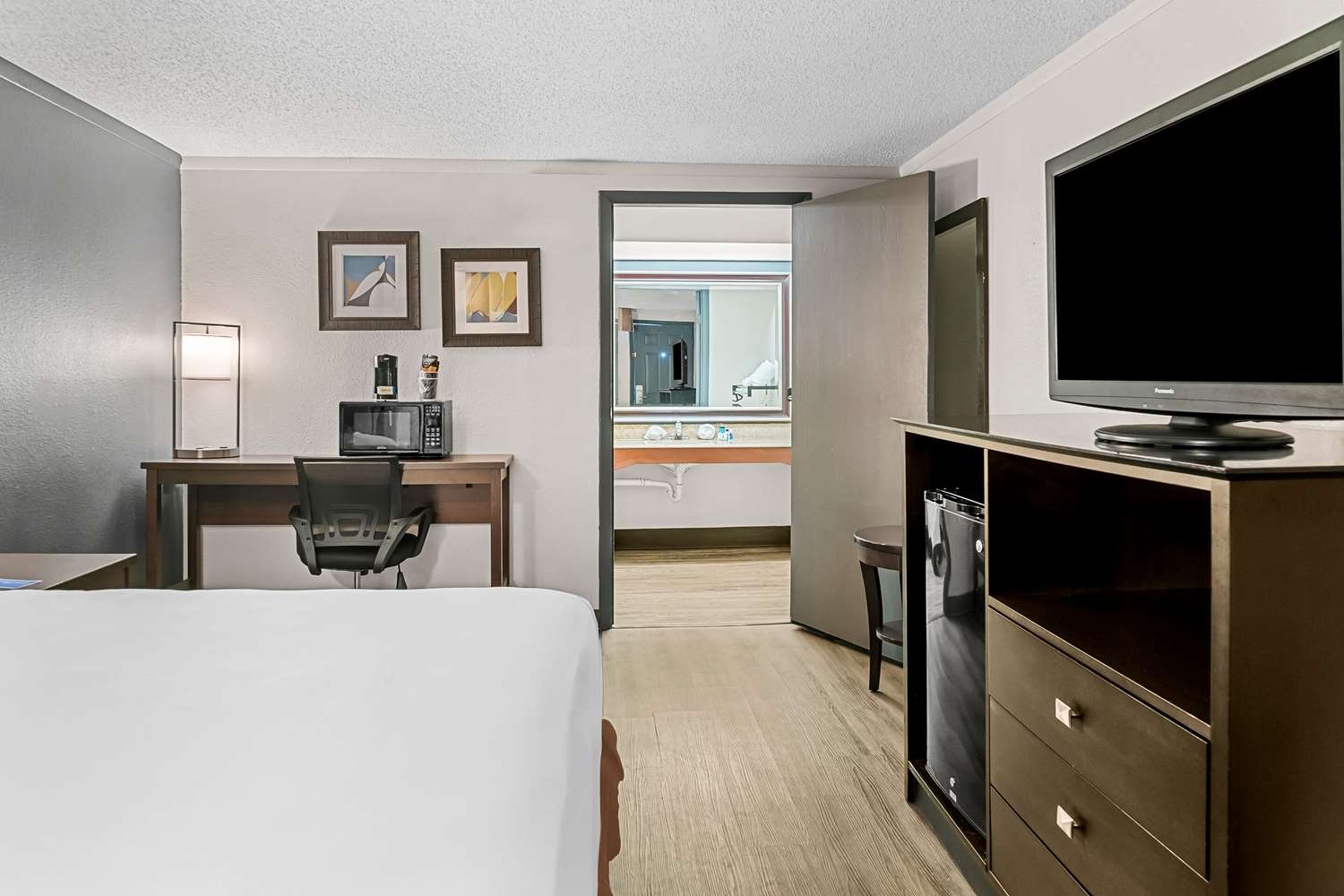 Rodeway Inn & Suites Saginaw I-675 3/14