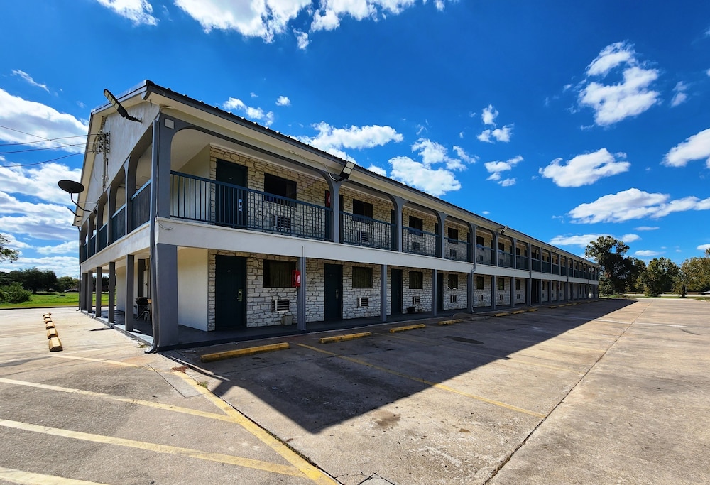 Scottish Inns Suites Wharton Tx 22/30