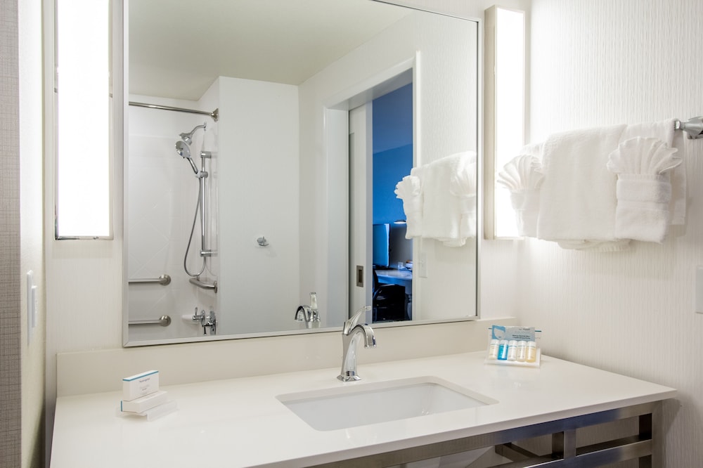 HILTON GARDEN INN SALINA 11/51