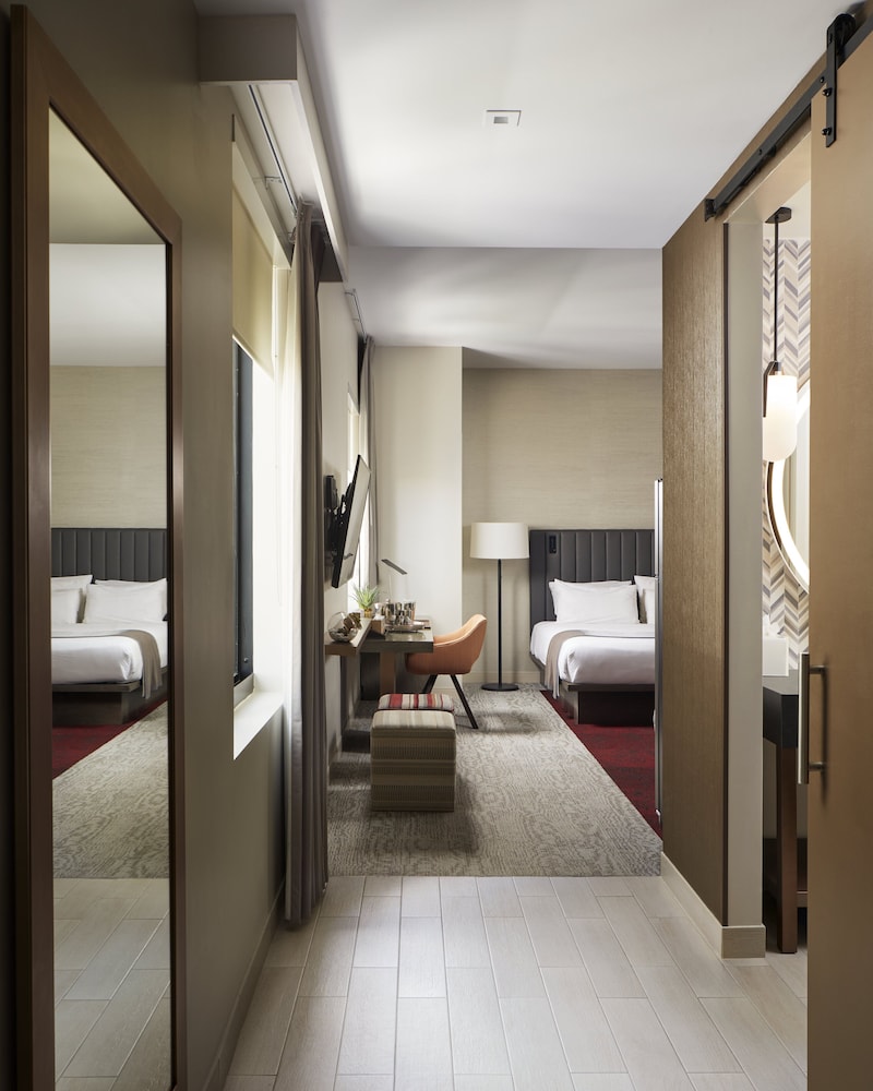 THesis Hotel Miami Coral Gables, Curio Collection by Hilton 16/80