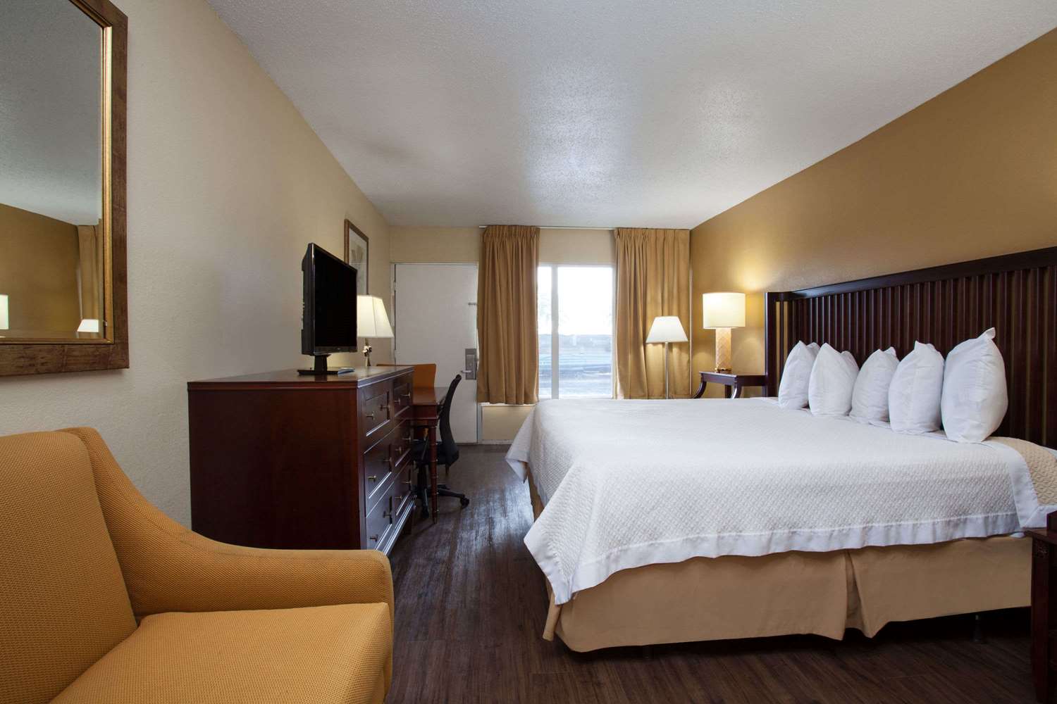 Econo Lodge Daytona Beach - Speedway 13/48