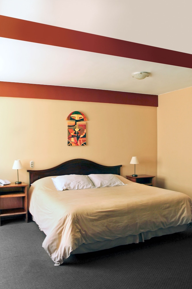 Standard, Queen Bed